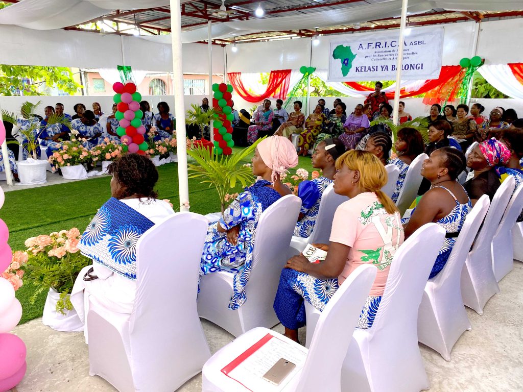 La remise des brevets aux alphabétisées de la 3ème promotion de KELASI YA BALONGI le 28 Octobre 2023