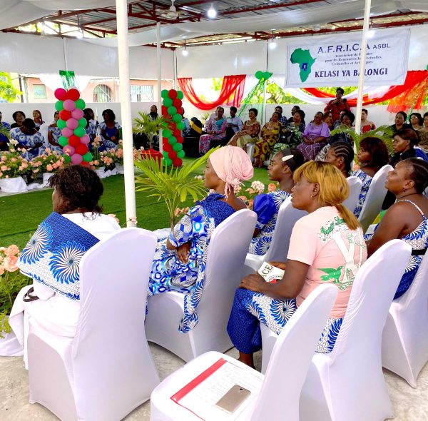 La remise des brevets aux alphabétisées de la 3ème promotion de KELASI YA BALONGI le 28 Octobre 2023