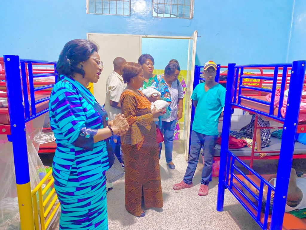 La remise des dons  aux enfants malades à l’Hôpital Pediatrique De Kalembe Lembe à Kinshasa le 21 décembre 2023