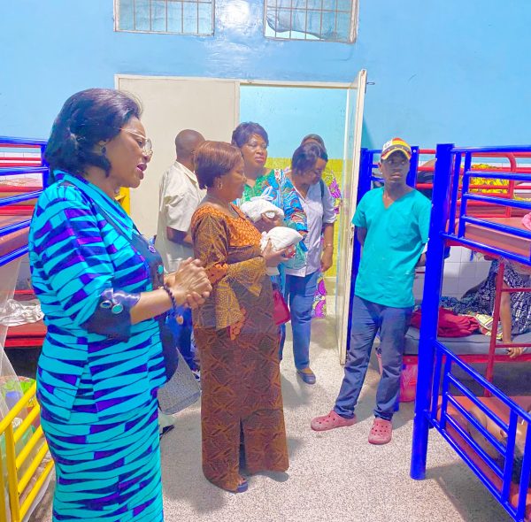 La remise des dons  aux enfants malades à l’Hôpital Pediatrique De Kalembe Lembe à Kinshasa le 21 décembre 2023